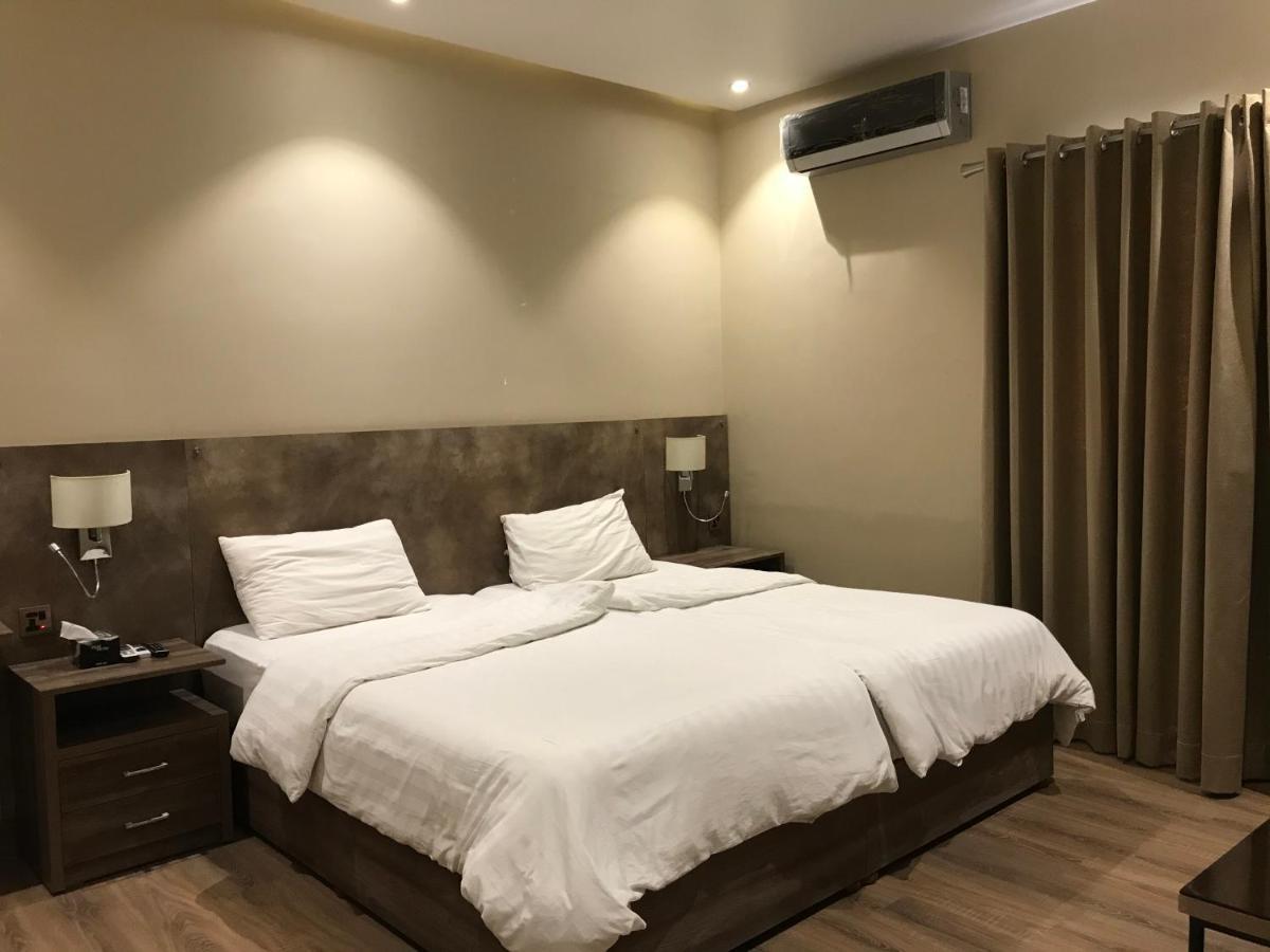 Hamsun Shahrah-E-Faisal Hotel Carachi Exterior foto